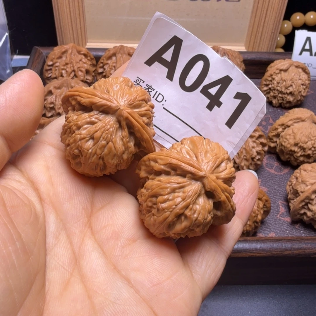 文玩核桃把件38尺白狮子A041