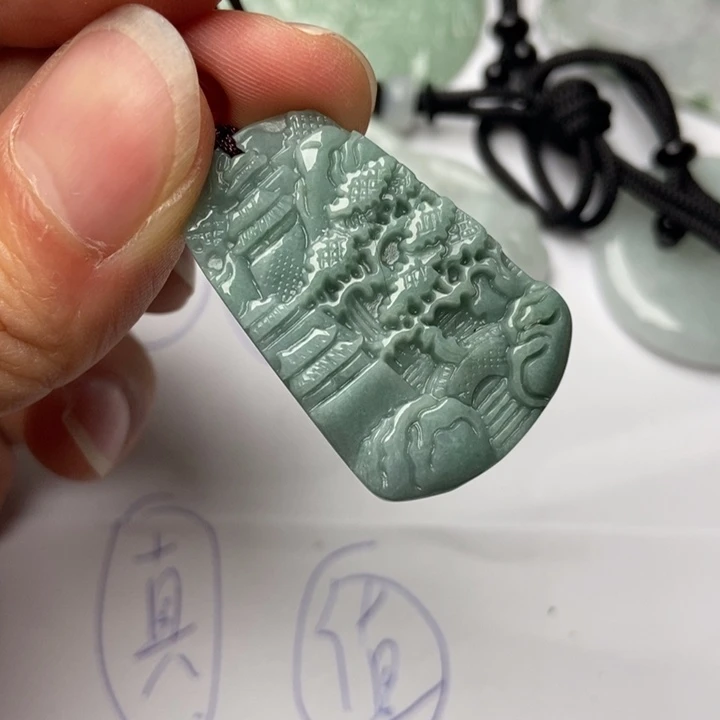 翡翠颈饰未镶嵌翡翠