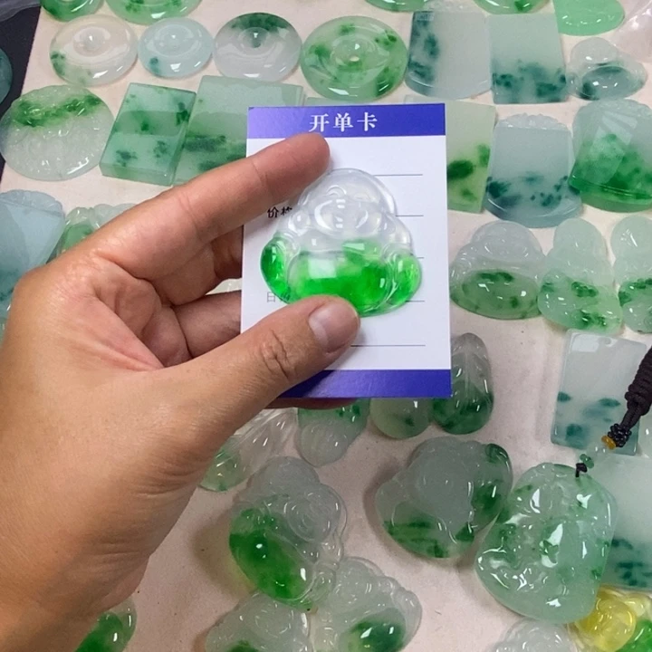 真***~翡翠未镶嵌颈饰佛公