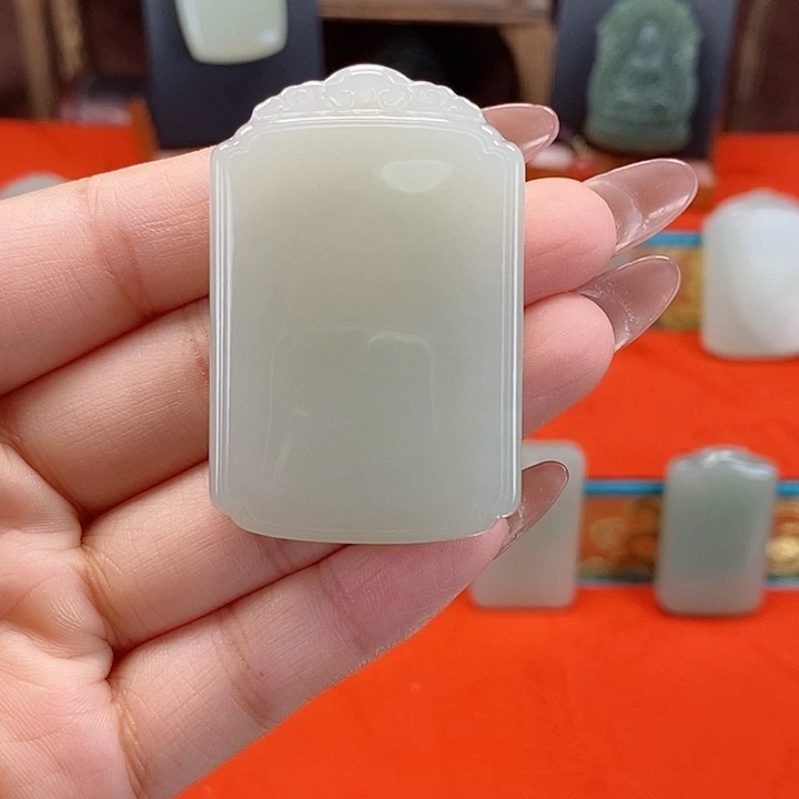 和田玉未镶嵌颈饰逍**人