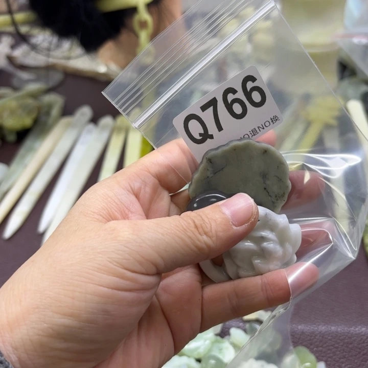 蛇纹石玉发饰合金关*