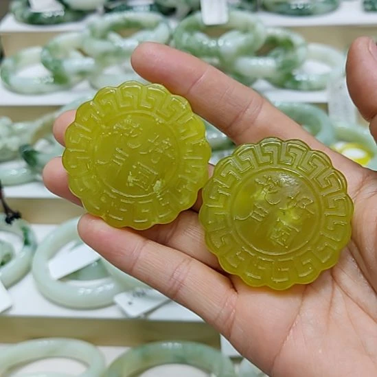 秋***3蛇纹石玉未镶嵌颈饰