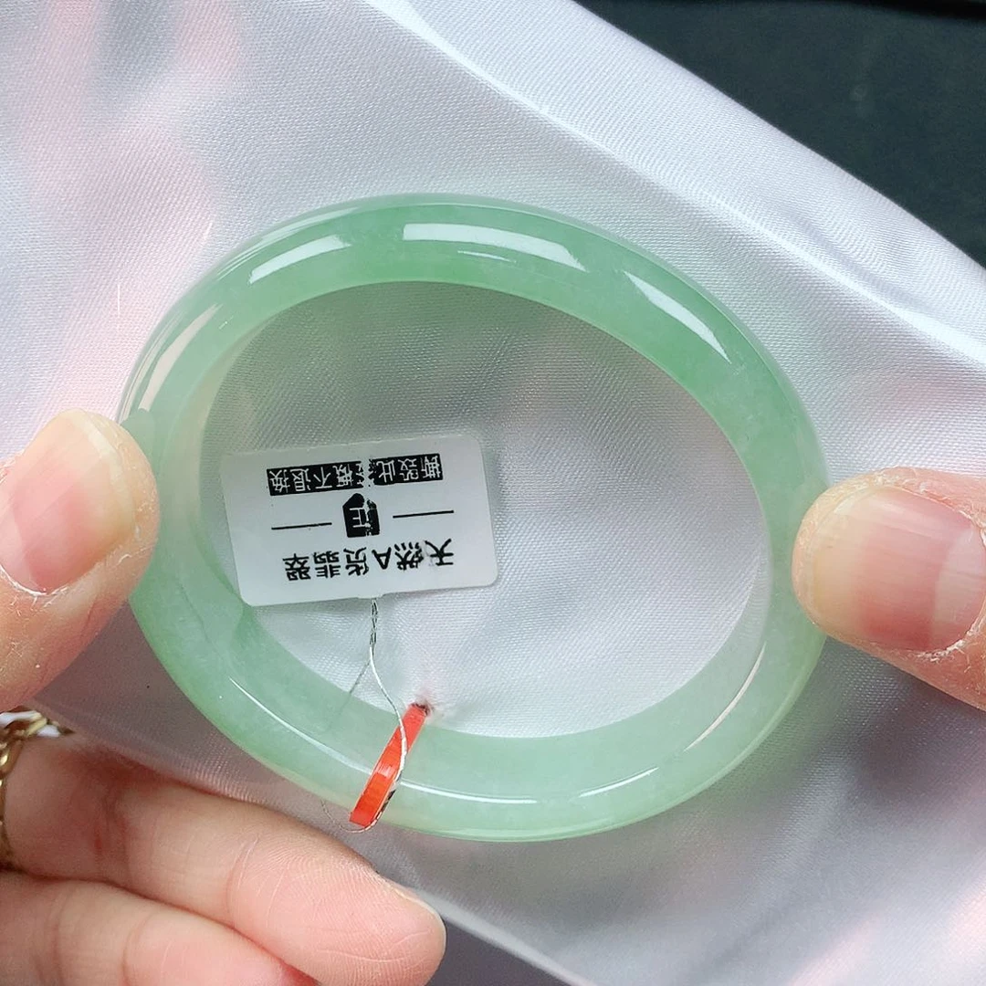 翡翠手镯未镶嵌52贵