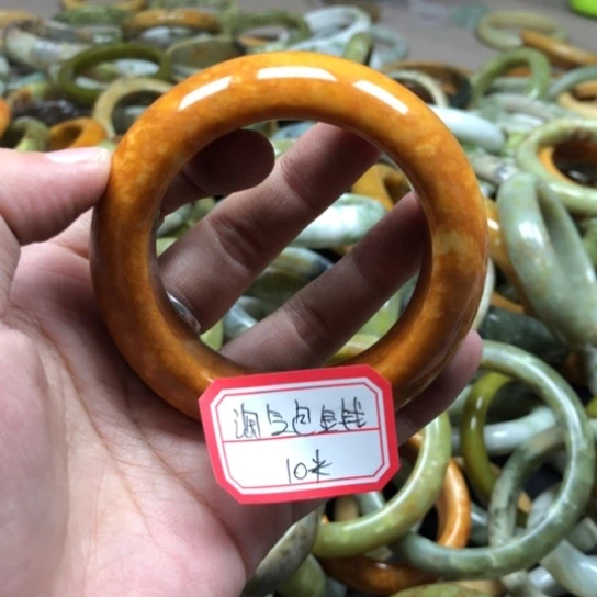 未镶嵌蛇纹石玉手镯淘****豹
