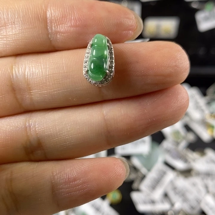 楠***y翡翠未镶嵌颈饰颈饰未镶嵌翡翠