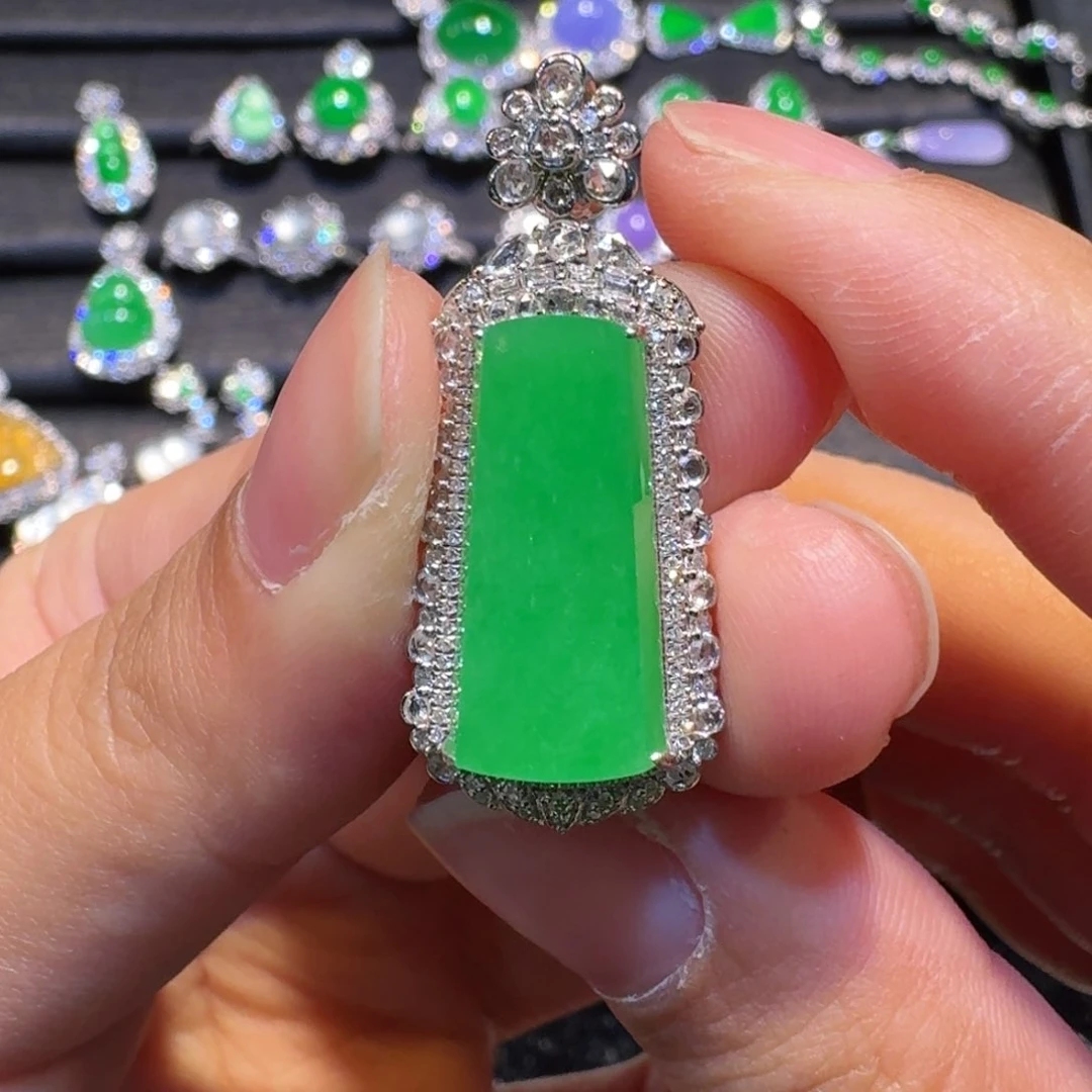 翡翠吊坠(不含链)18K金镶嵌绿无事牌吊坠