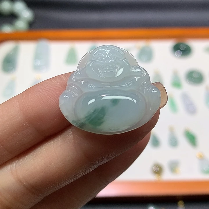 颈饰18K金镶嵌翡翠