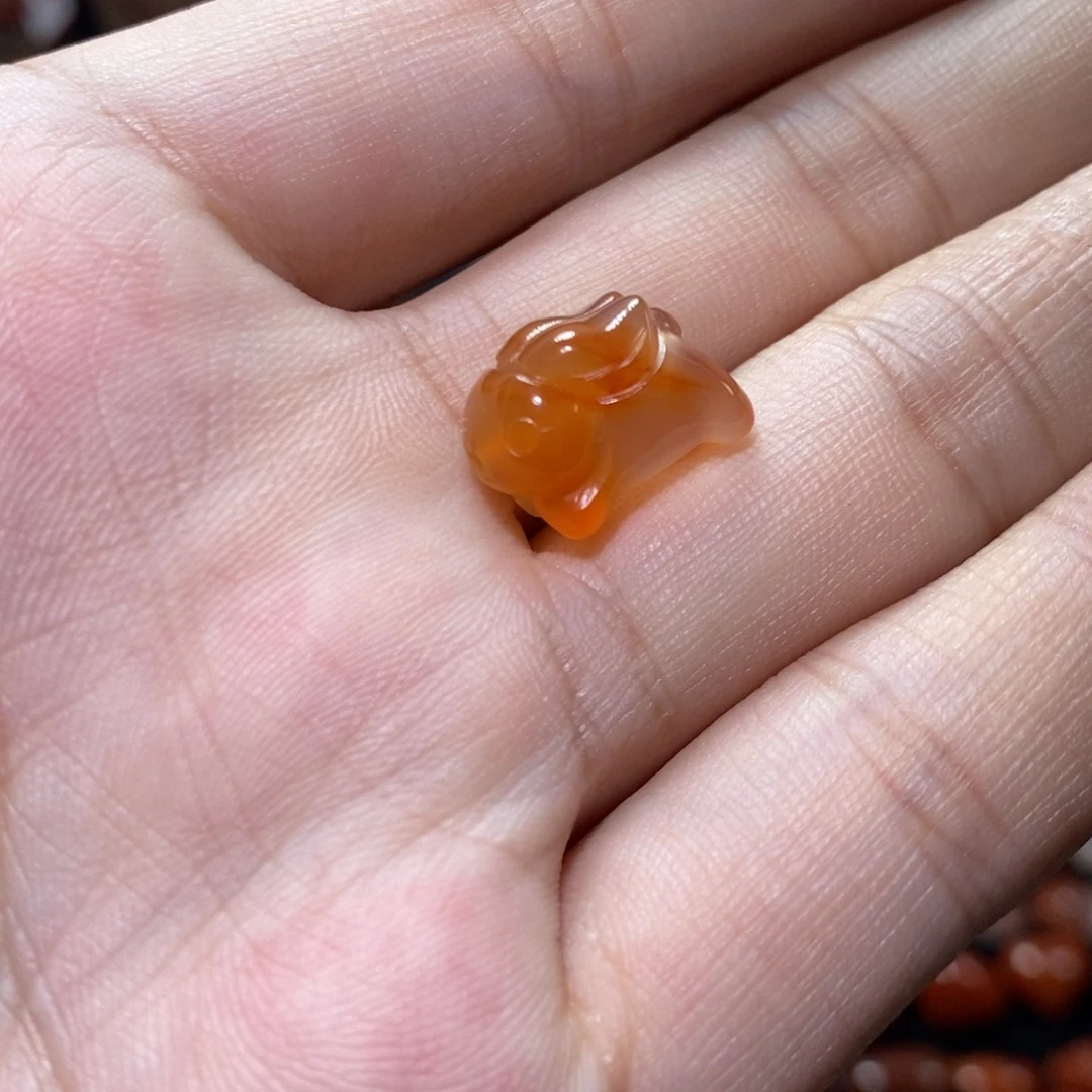 南红玛瑙冰飘未镶嵌趴趴兔1