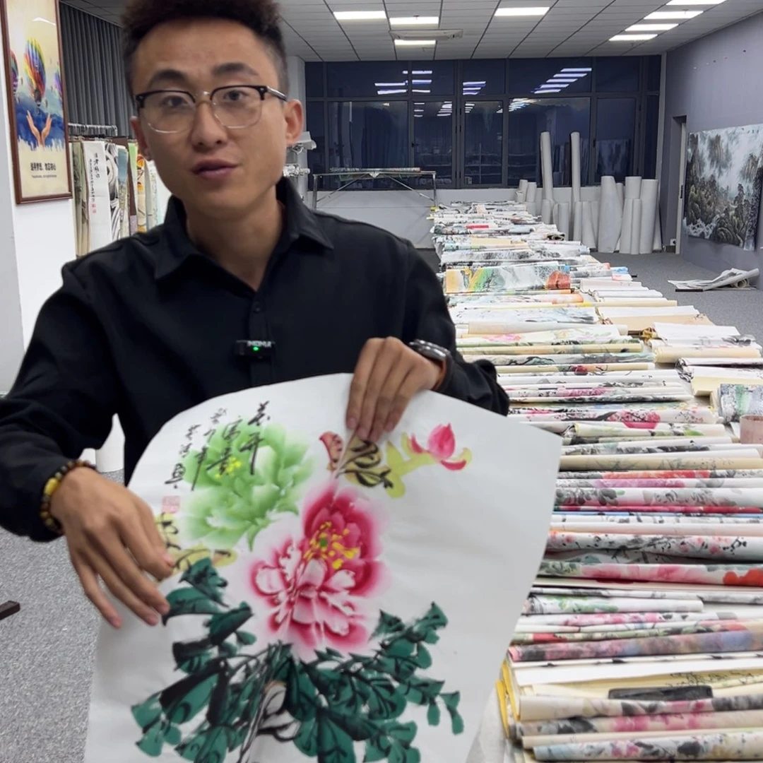 国画卖字画的小男孩