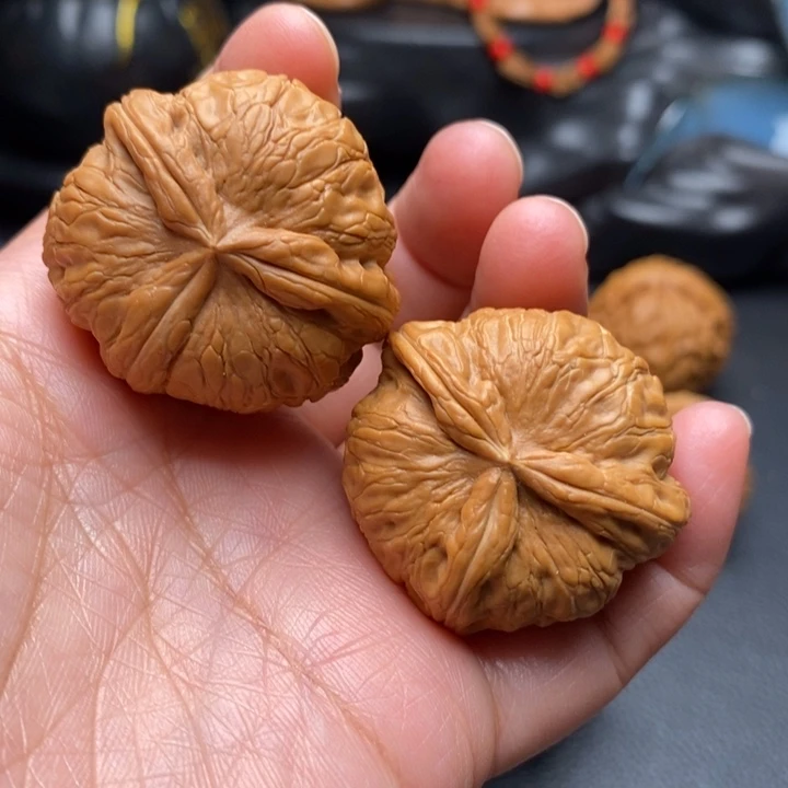文玩核桃吊坠蓝**睛三棱