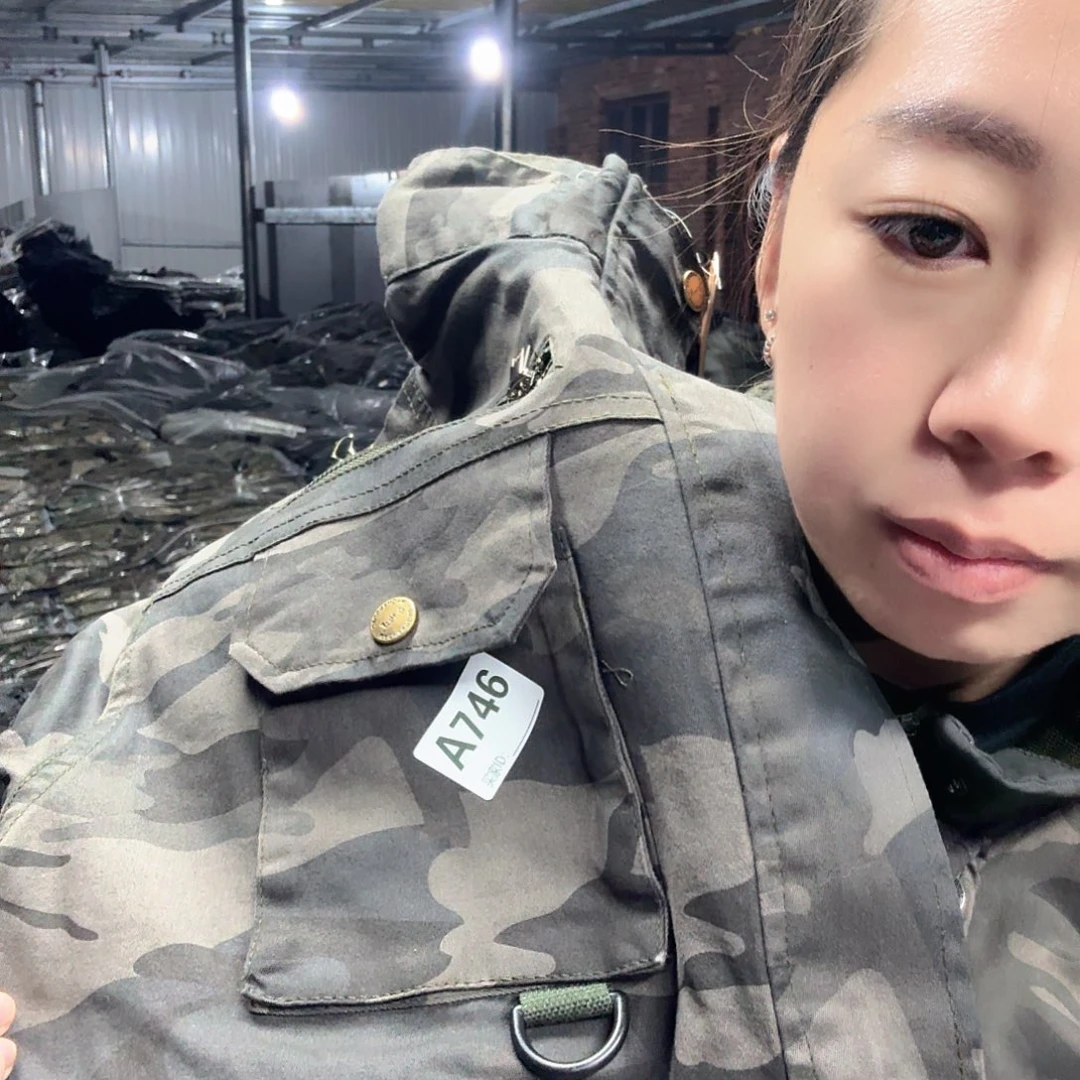 185上衣两件 746。