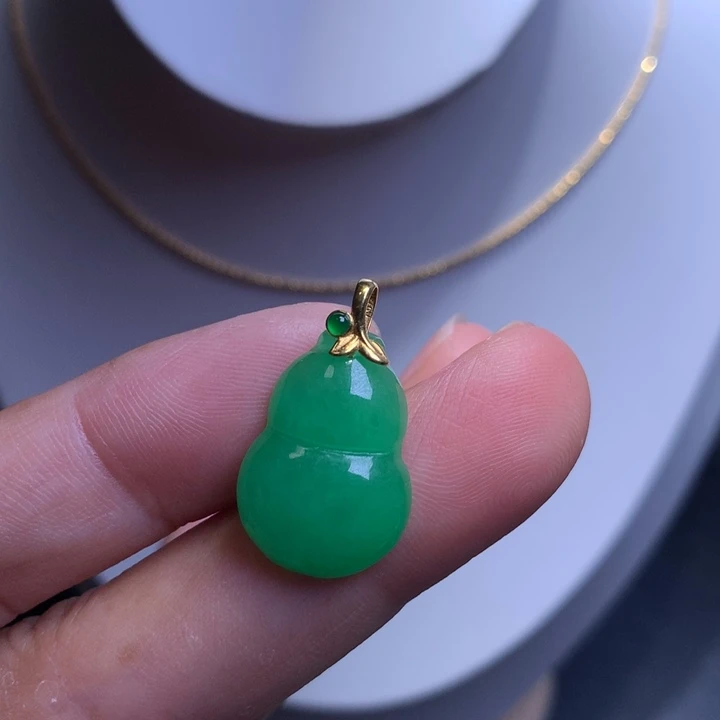 杰***宝缅甸翡翠冰绿葫芦