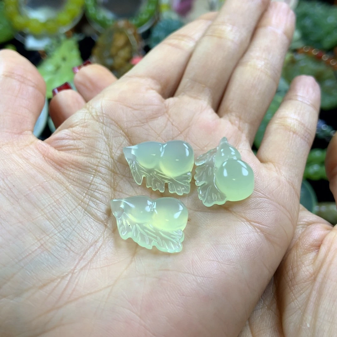 【闪购商品】蛇纹石玉颈饰未镶嵌