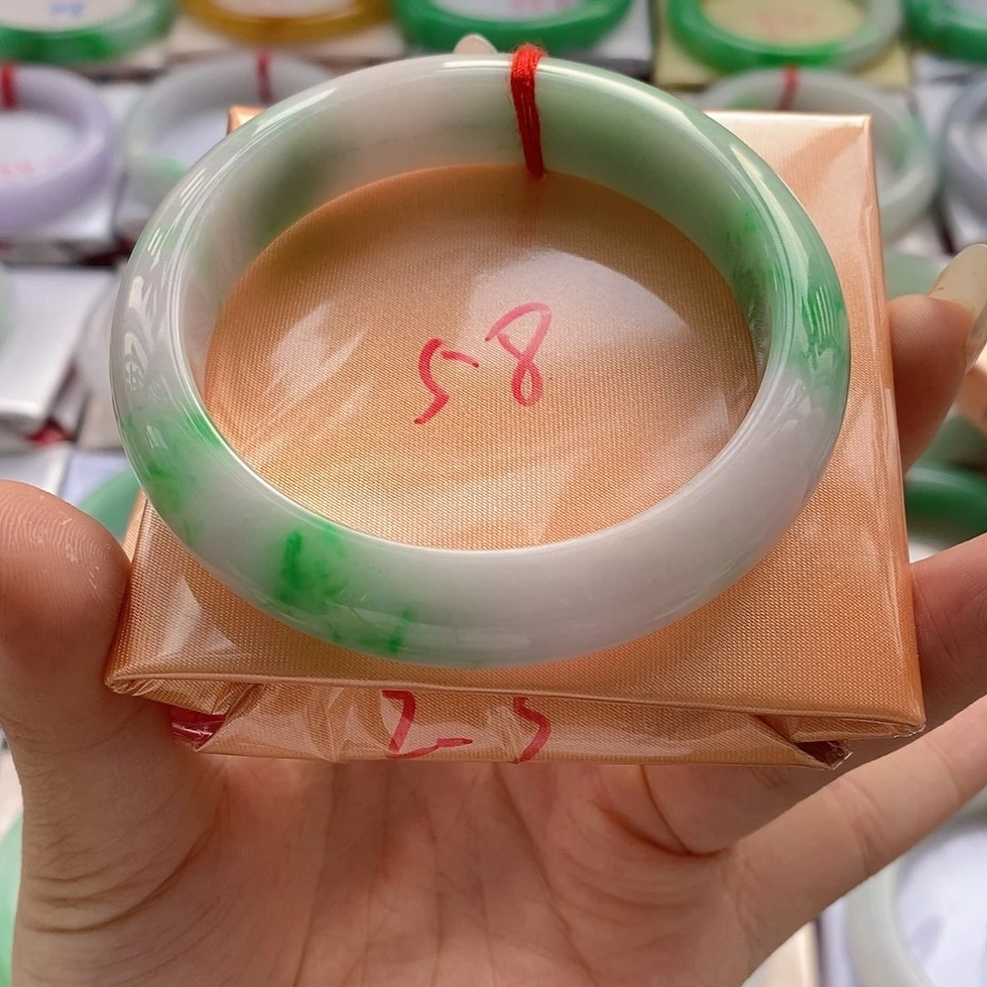 翡翠手镯未镶嵌手镯