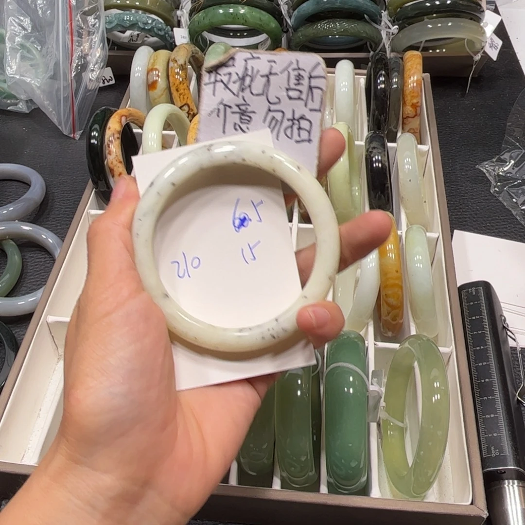 未镶嵌蛇纹石玉手镯