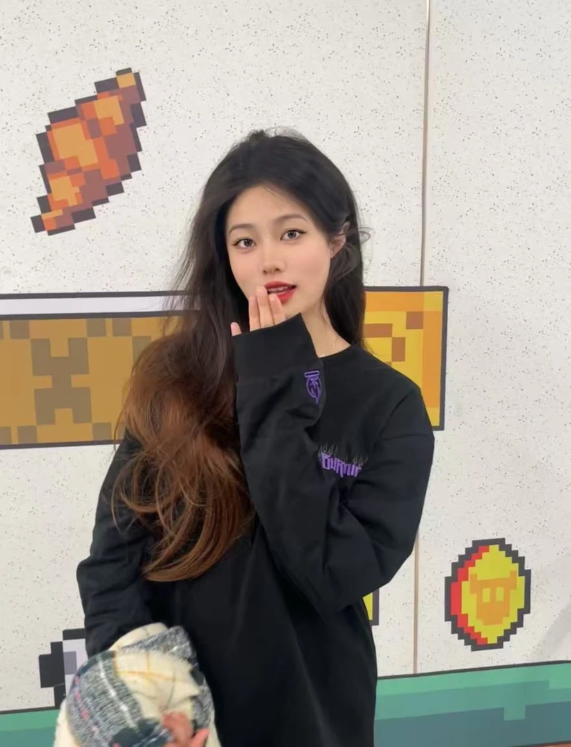 火苗基础LOGO印花长袖宽松街头风