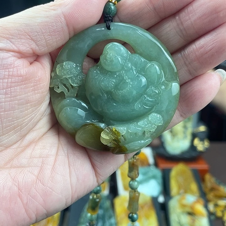蛇纹石玉未镶嵌颈饰
