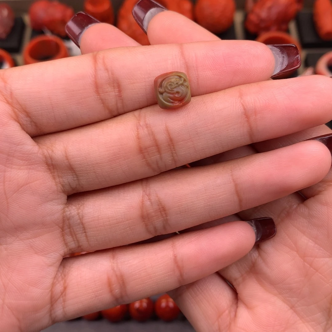 南红玛瑙未镶嵌仿古龙背云8+