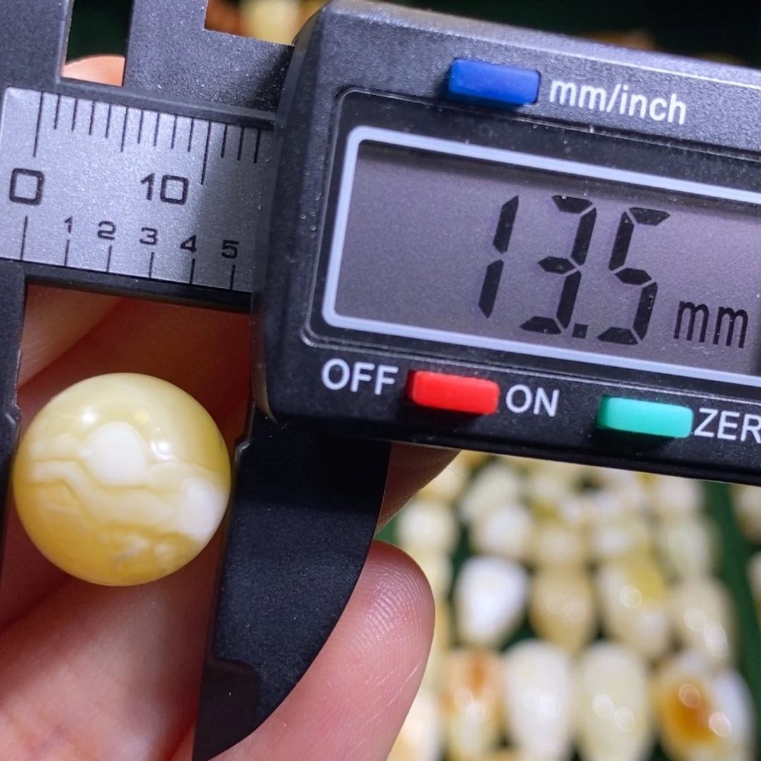 蜜蜡未镶嵌裸石配饰