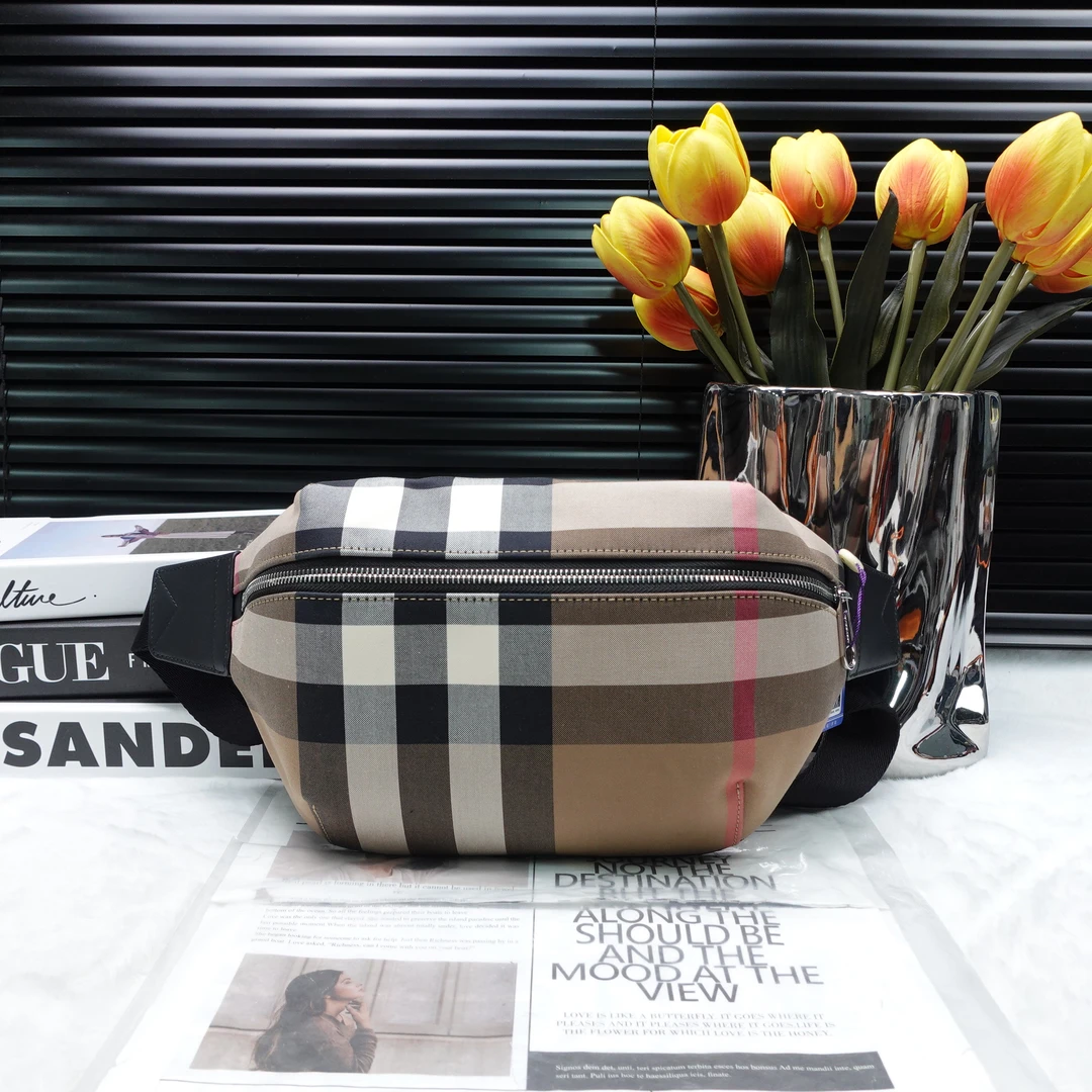 99新 BURBERRY/博柏利 胸包/T10159236