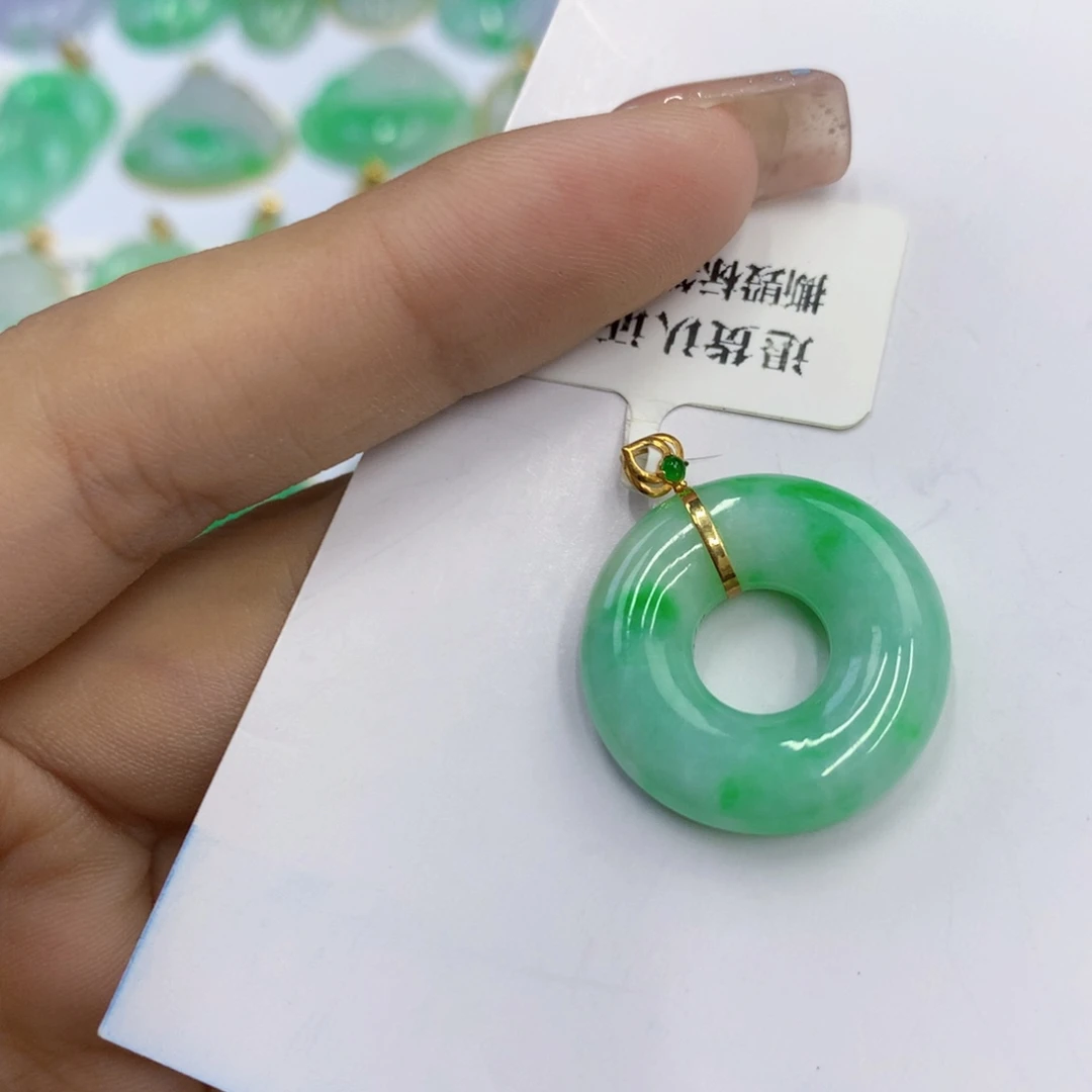 翡翠18K金镶嵌颈饰翡翠