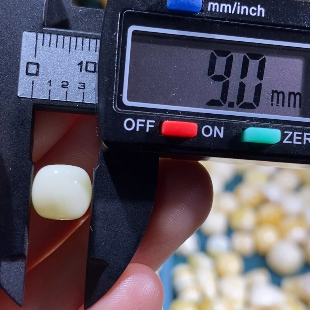 蜜蜡裸石未镶嵌配饰