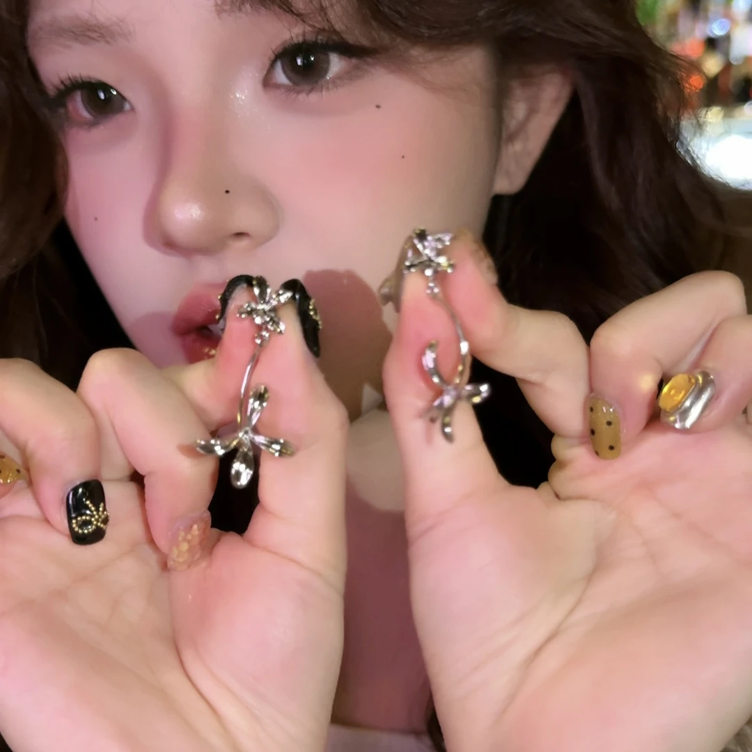 铜合金耳饰 设计感立体栀子花冷淡风后挂式喇叭花无耳洞耳饰女