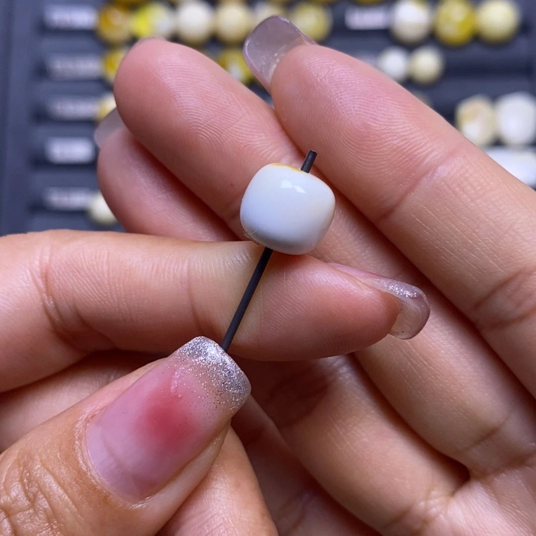 蜜蜡未镶嵌珠宝奇石瓷白妖花老型10.8*9.8mm