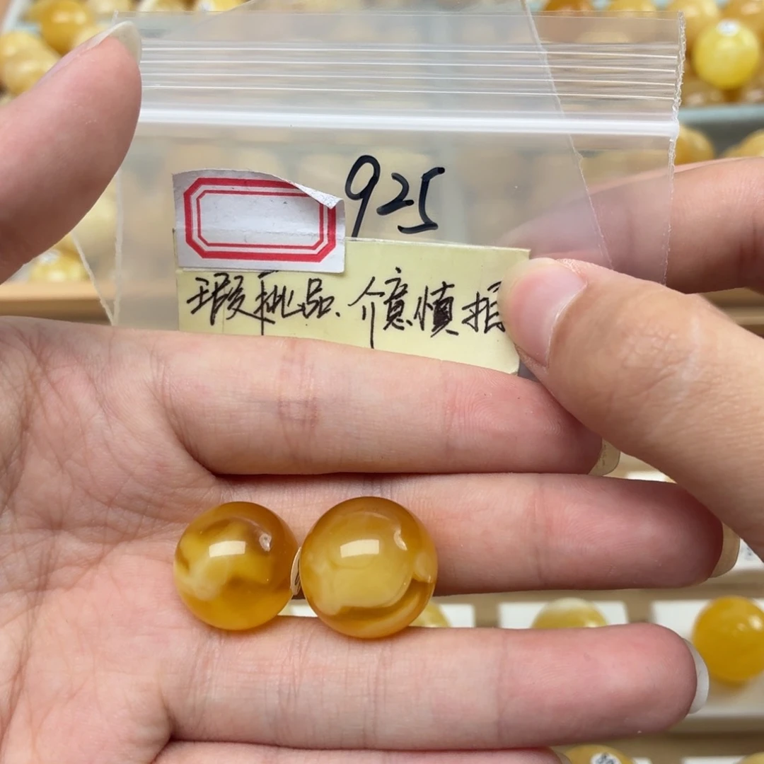 多***）未镶嵌蜜蜡裸石微瑕