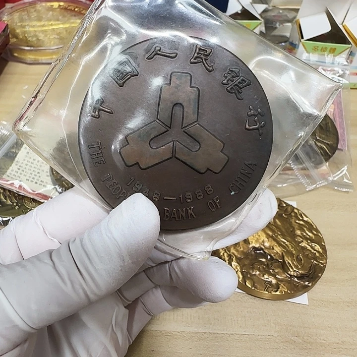 其他普通金属中国人民银行铜章一个