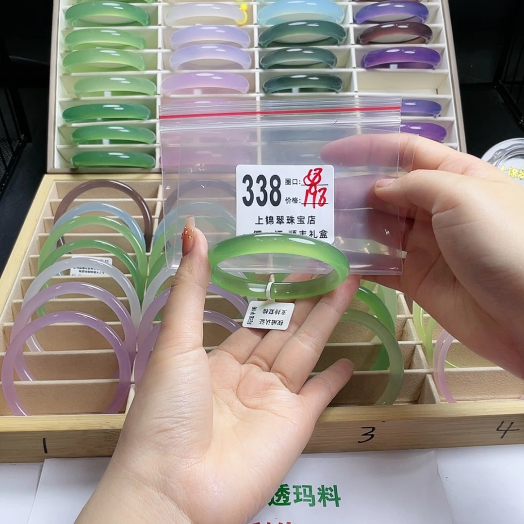 【闪购商品】玛瑙/玉髓手镯未镶嵌W***?