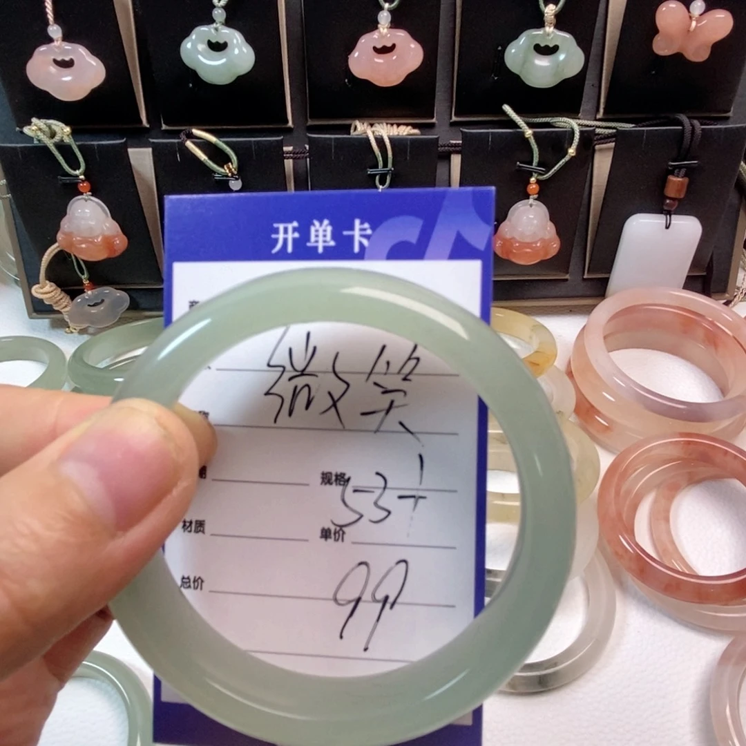 微****石英质玉手镯未镶嵌