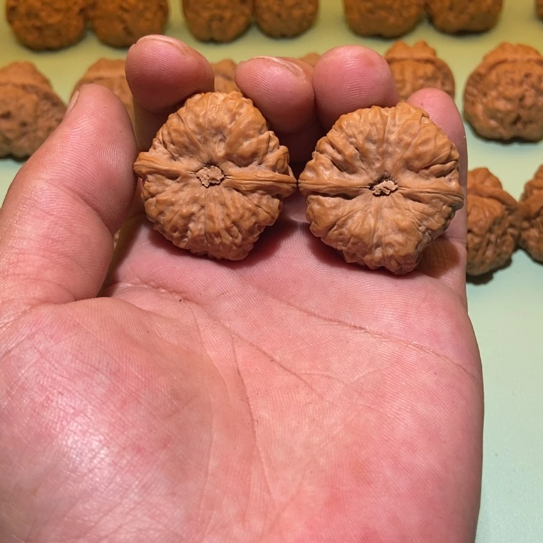 文玩核桃吊坠初****嘴蛤蟆头37一对