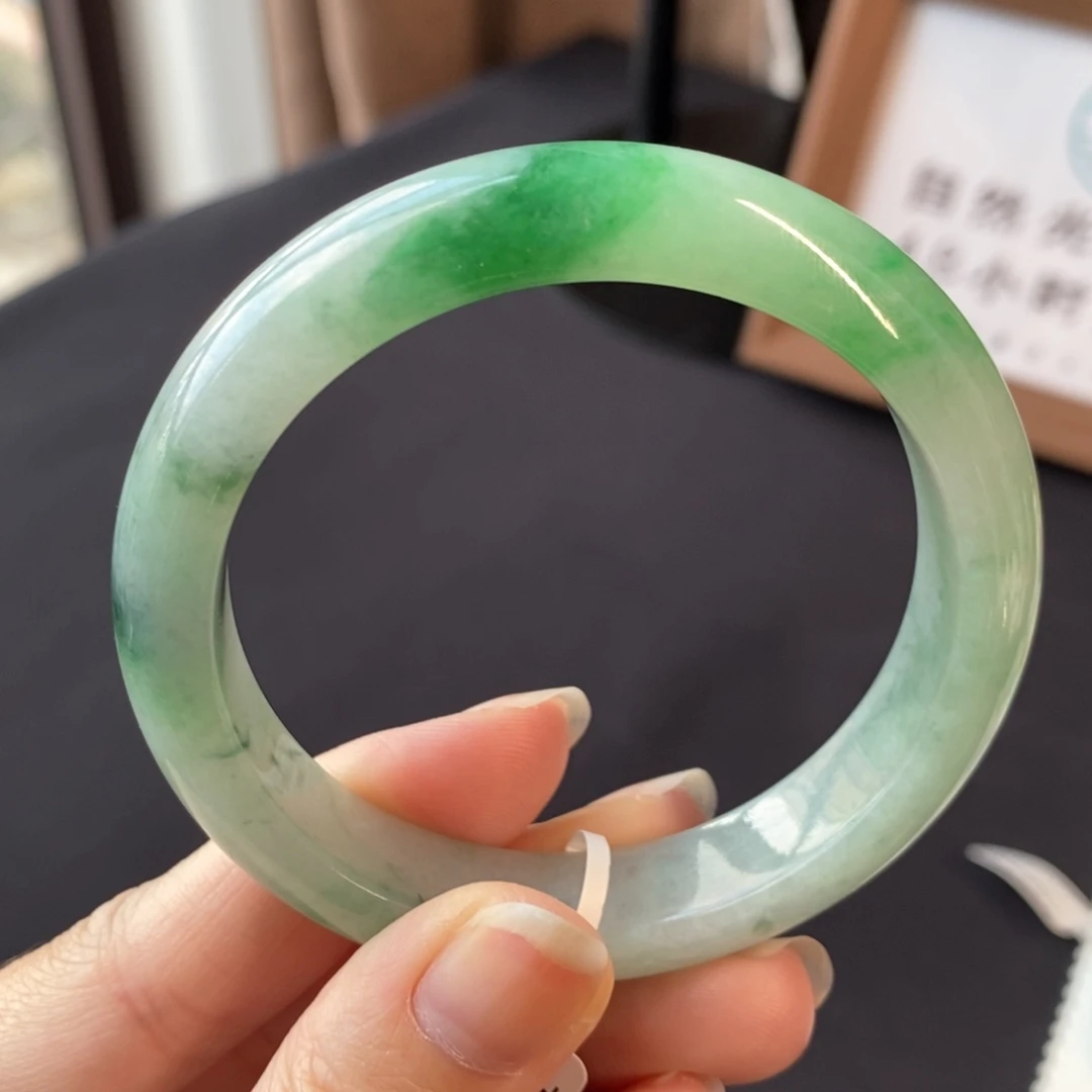 翡翠手镯未镶嵌辣椒绿55.3
