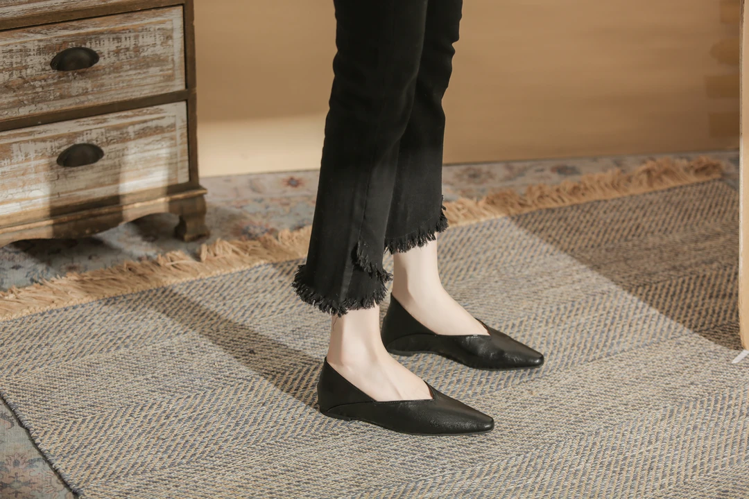 2025新款超舒适软底软面时尚轻便单鞋女小个子内增高浅口平跟鞋