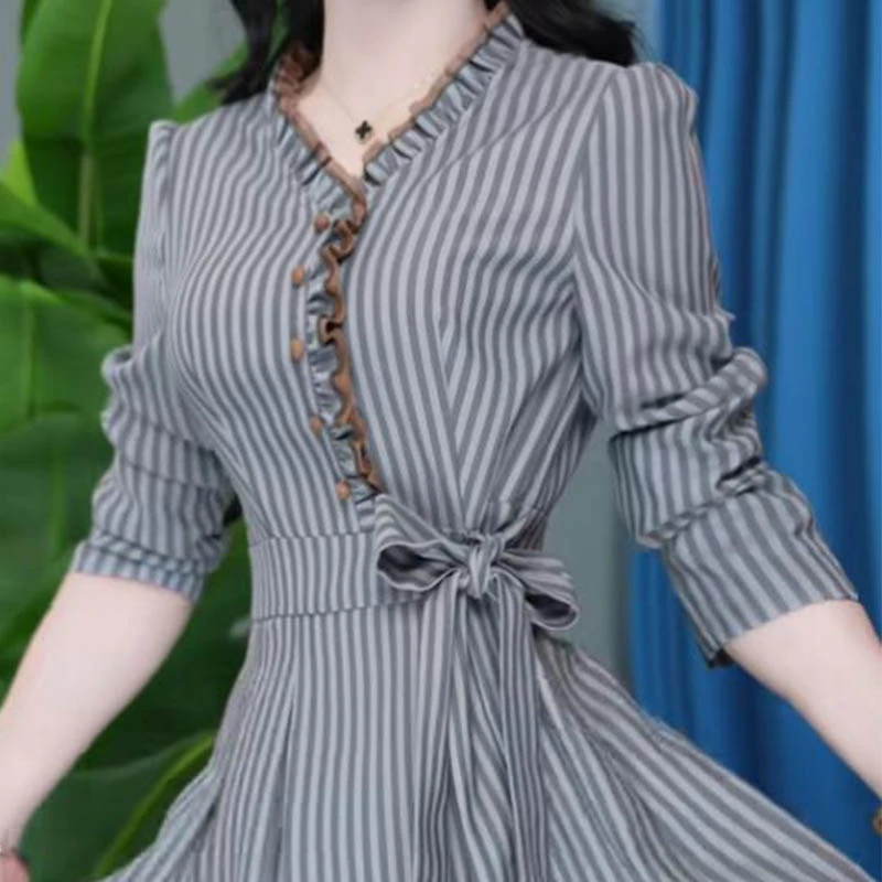 2025春秋季新款收腰显瘦设计感木耳边长袖连衣裙时尚花边系带裙子