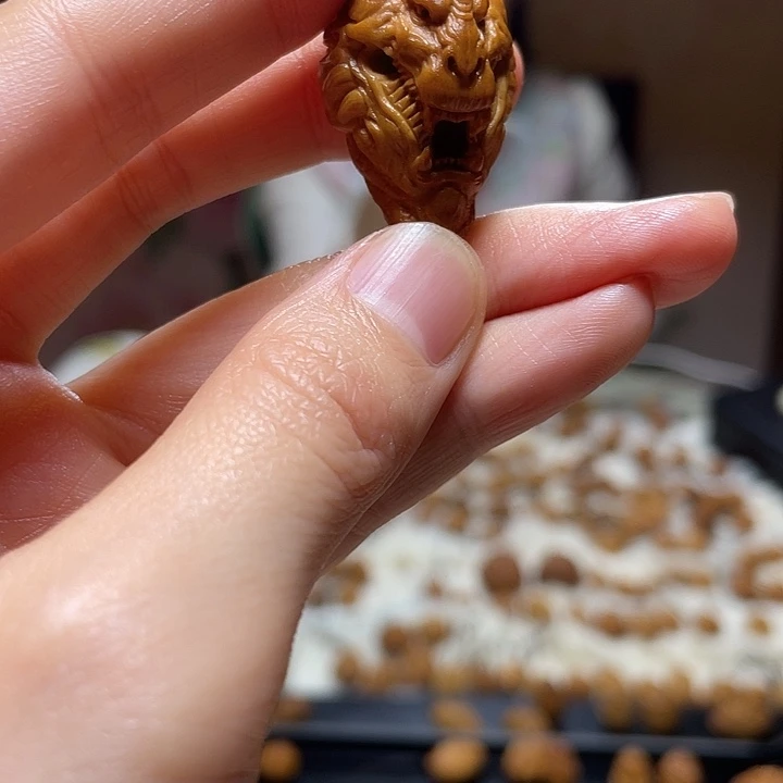 吊坠橄榄核OMG头三通