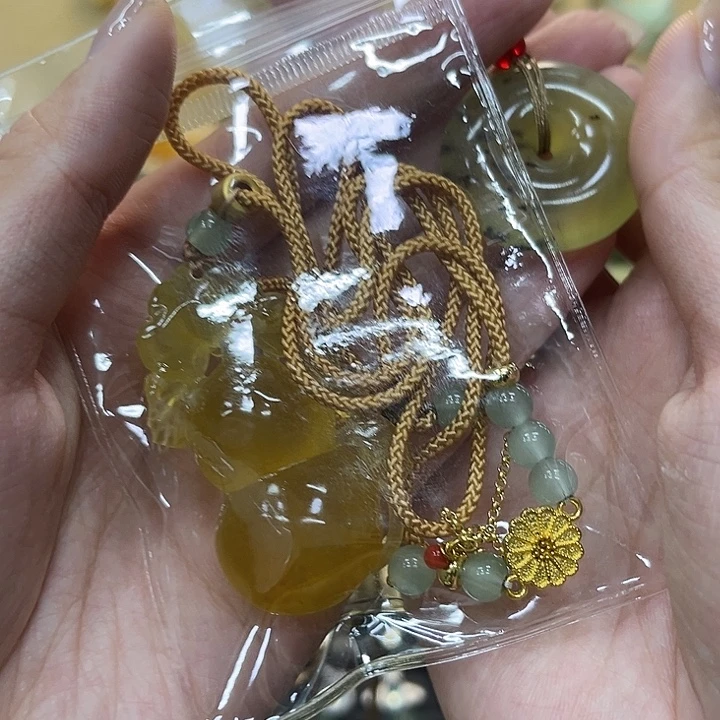 暮***暮未镶嵌蛇纹石玉颈饰