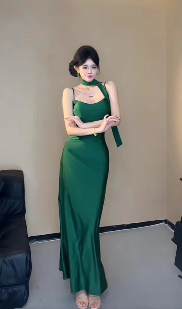 小莹日记【赎罪】V领吊带收腰时尚气质百搭设计感连衣裙QXQHZ48629