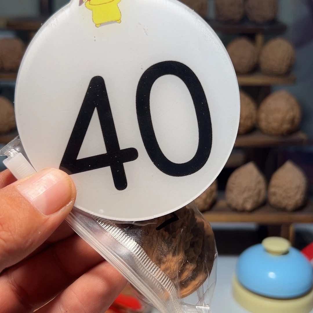 _***_文玩核桃，白色40号