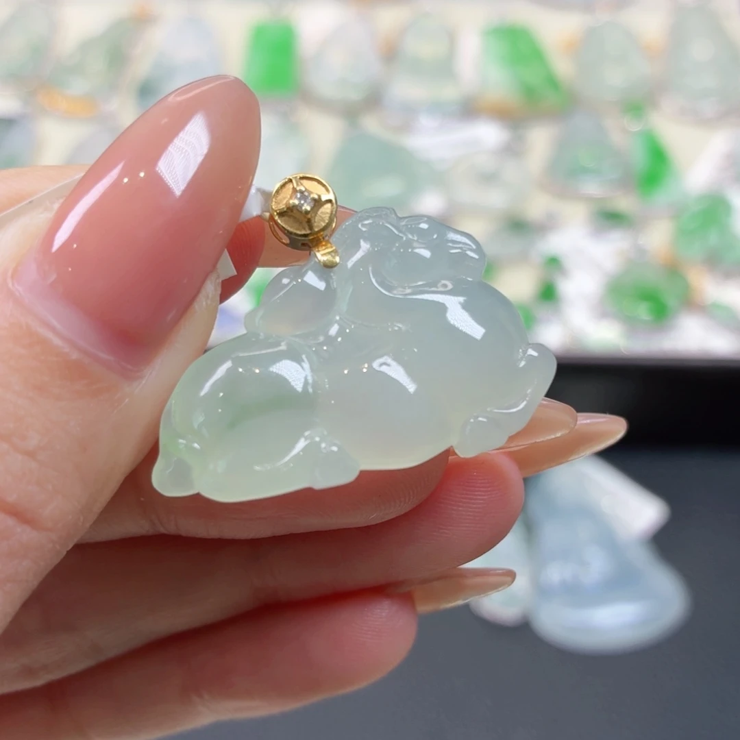 翡翠18K金镶嵌颈饰