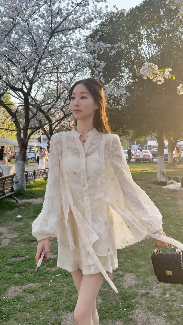 盐系减龄套装女早秋时尚洋气套装上衣短裤
