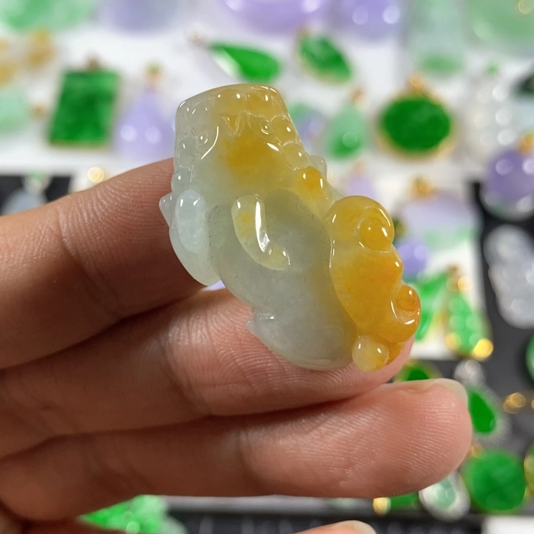 翡翠颈饰未镶嵌翡翠