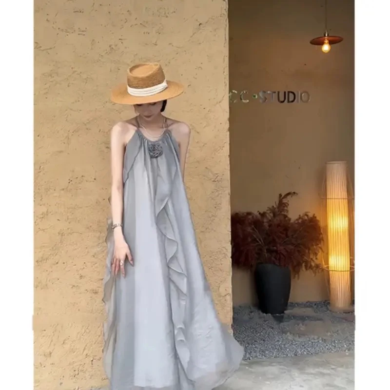 法式立体花朵荷叶边挂脖吊带连衣裙女夏季气质显瘦露肩背心裙