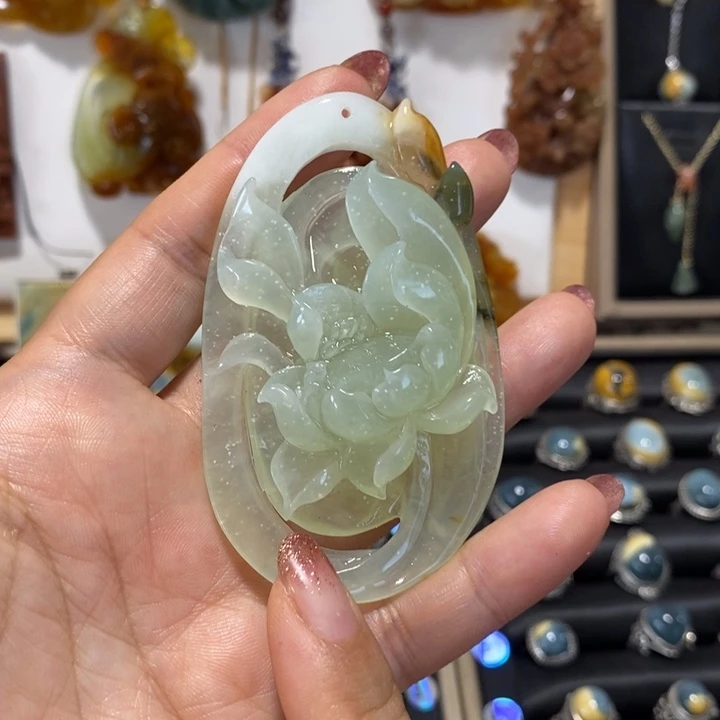 蛇纹石玉未镶嵌颈饰