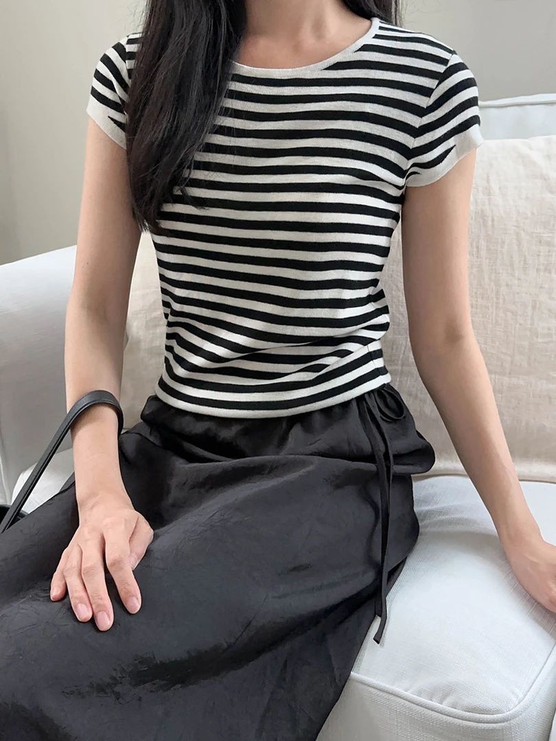 条纹纯色圆领短袖针织衫t恤女秋新款毛衣设计感小众修身上衣03151