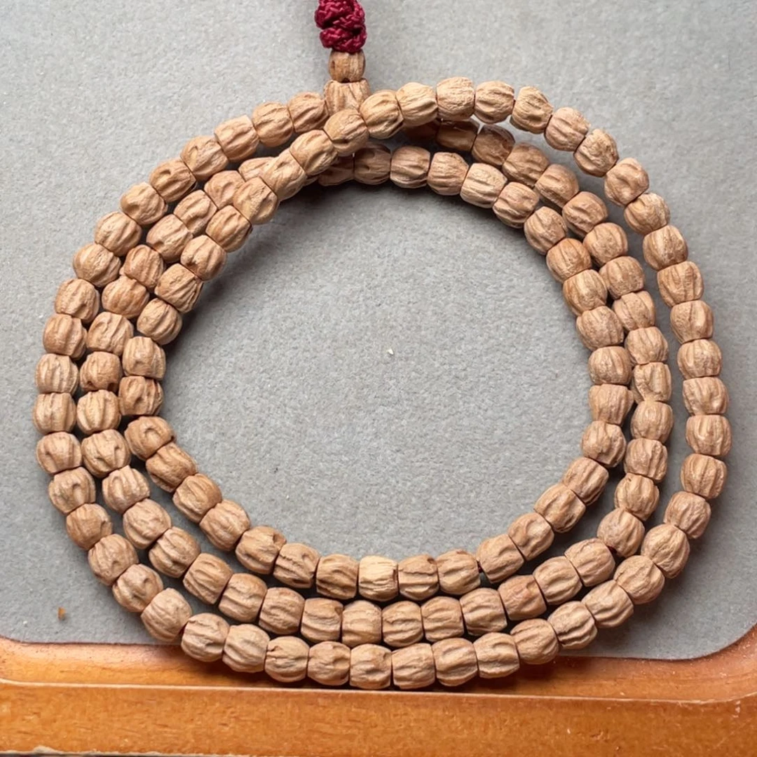 听***i柏香籽/百香籽吊坠 方块 龙脊 5+mm左右