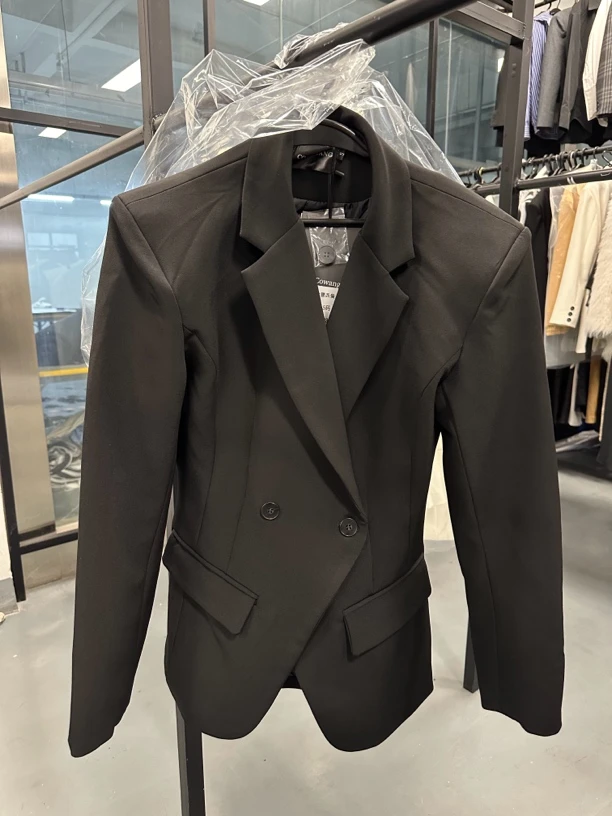 有型收腰西装外套 翻驳领设计凸显腰西装7033