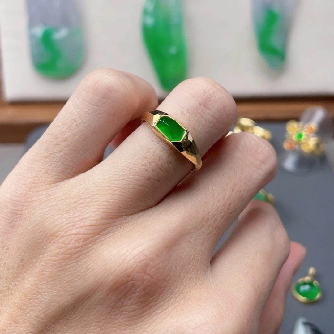 翡翠戒指18K金镶嵌时光