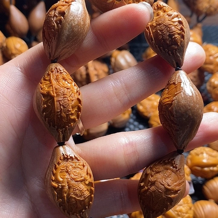 吊坠橄榄核包衣关公